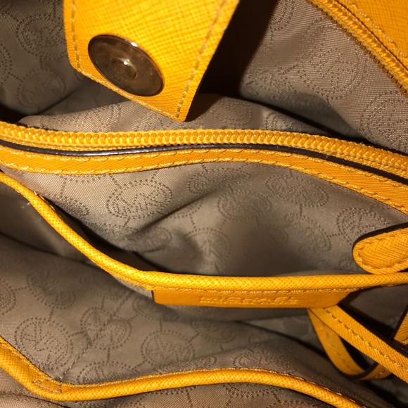 Michael Kors Purse - Picture 7 of 8